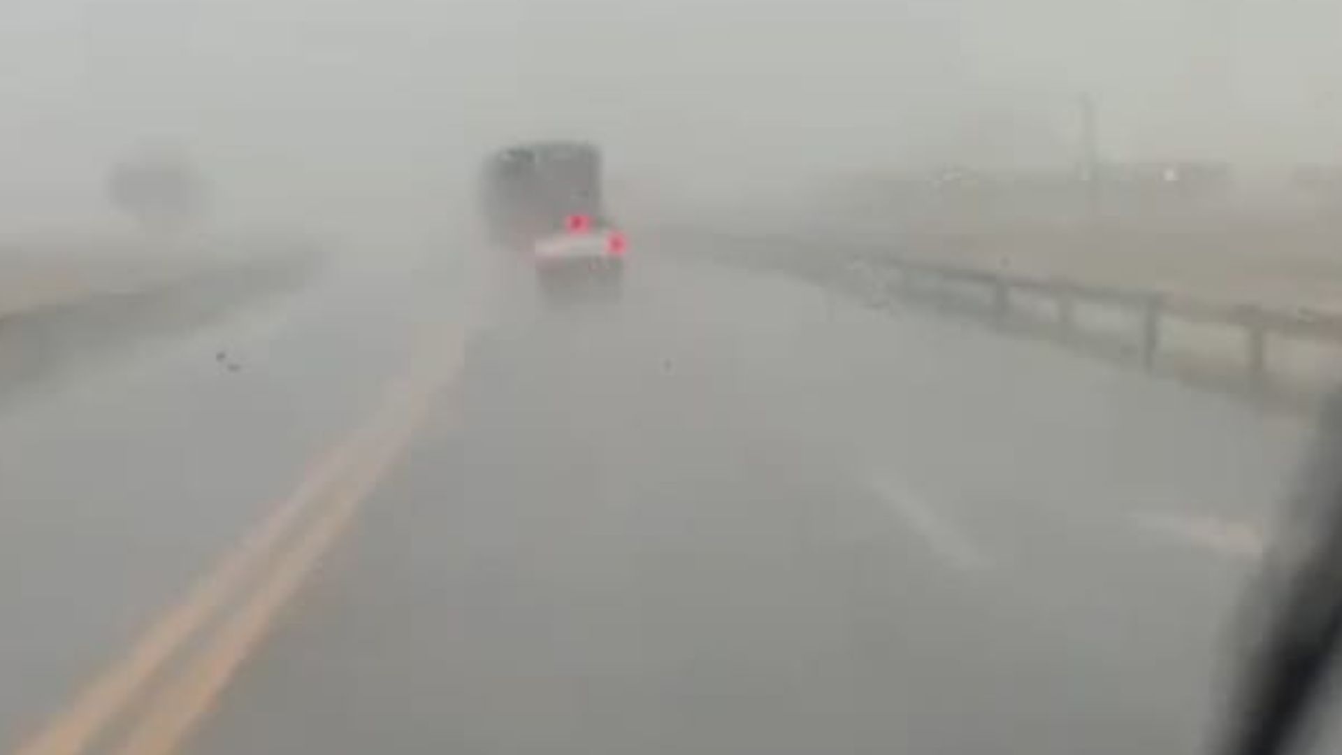 Tempestade reduz visibilidade e dificulta trânsito na BR-163 de Nova ...