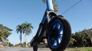 Infrações crescem, mas aulão gratuito sobre patinetes tem baixa adesão em Campo Grande