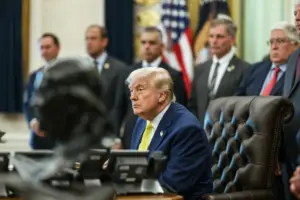 Trump volta a elevar tom e diz que Irã pagará ‘muitas vezes’ por mortes de soldados americanos