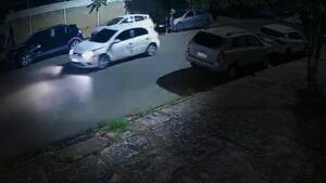 Sabe quem foi? Motorista procura por condutor que bateu em carro estacionado e fugiu em Três Lagoas