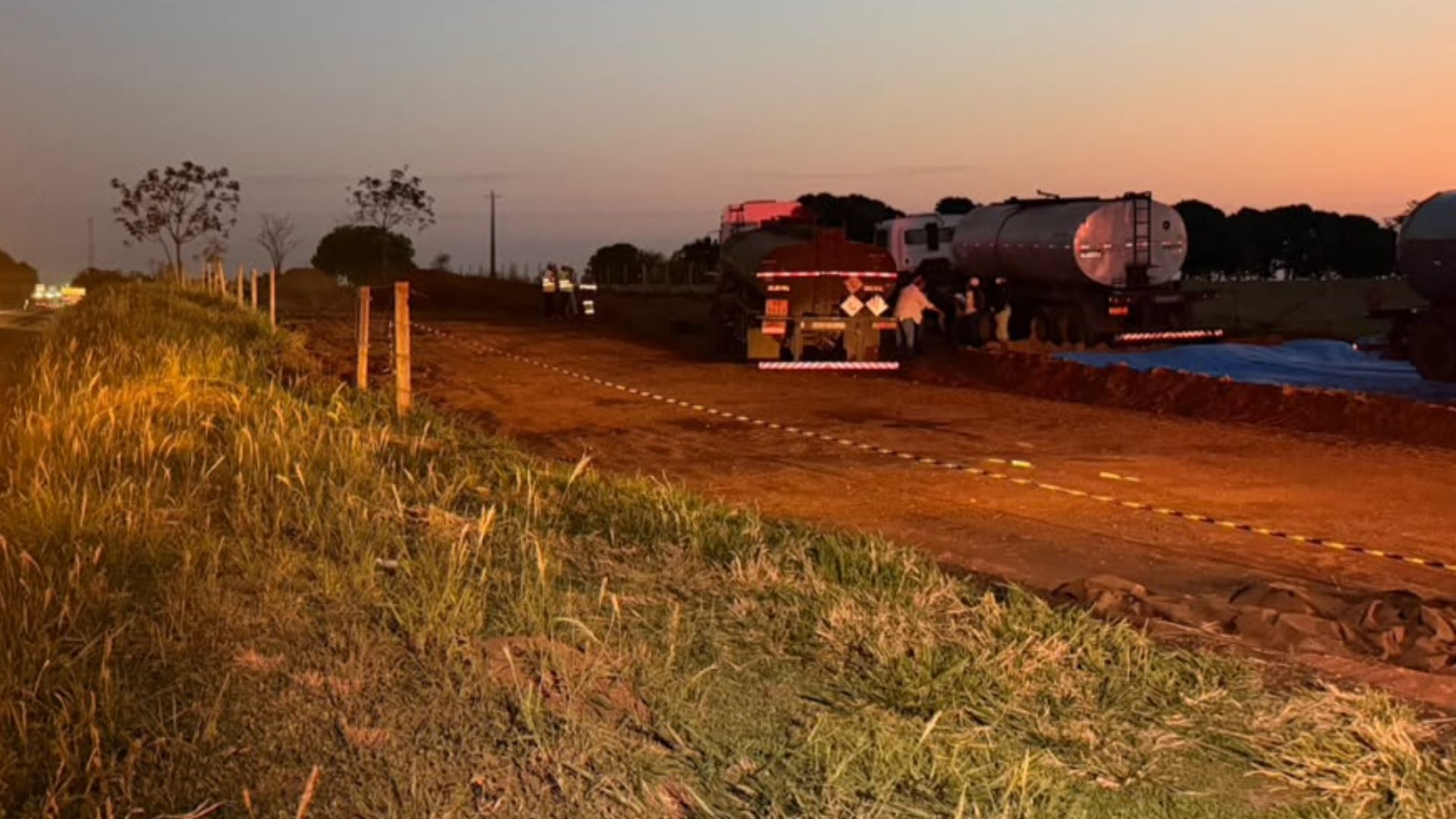 Trabalhador de 20 anos caiu em tanque carregado de piche ao tentar pegar celular na BR-163