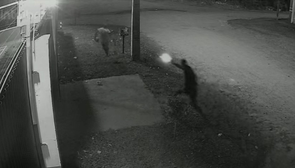 VÍDEO: Câmeras flagram momento em que adolescente é executado por dupla no Noroeste