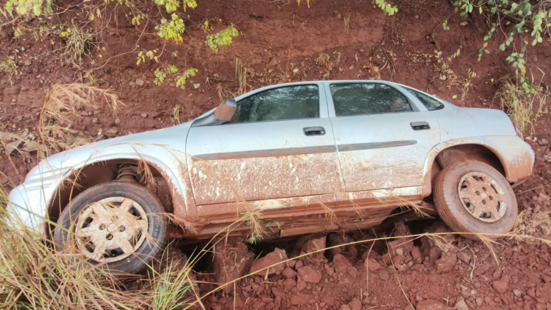 Motorista de Corsa que caiu em valeta às margens da MS-355 em Terenos não tinha CNH