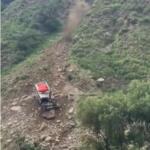 Ônibus é atingido por pedras gigantes e cai de encosta no Nepal