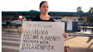 Com 21 feminicídios em MS, mulheres se unem em manifestação contra a violência na Capital  