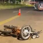 VÍDEO: Motociclista é socorrido em estado grave após bater em carro no Jardim América