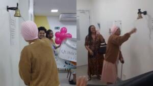 Aposentada bate o sino no Hospital do Câncer, um ano após feijoada beneficente