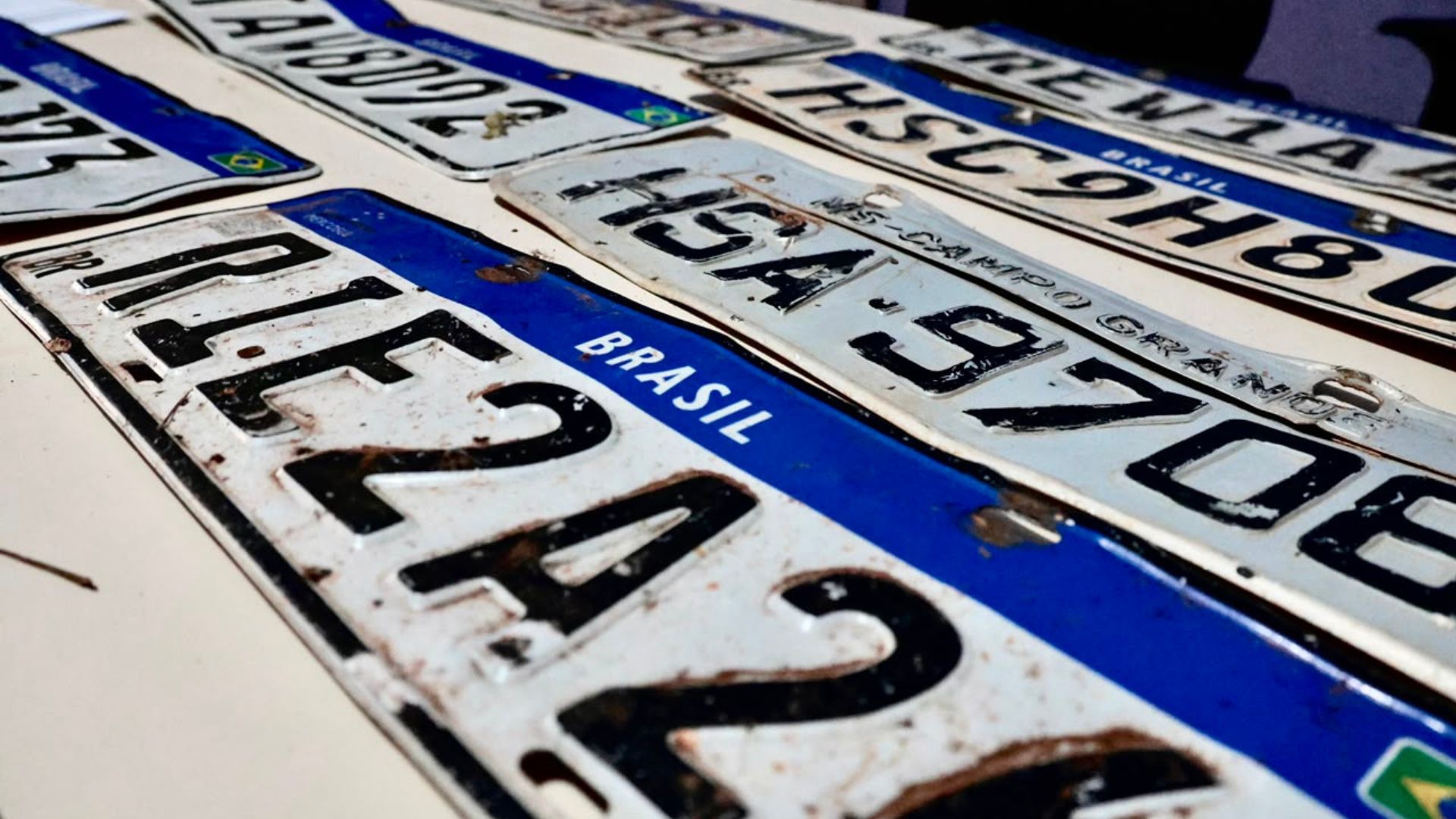 É sua? Alagamento deixa prejuízo e dez carros perdem as placas no Coophavila II