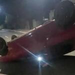 Motorista é socorrido com ferimentos leves após capotamento de Uno em Paraíso das Águas