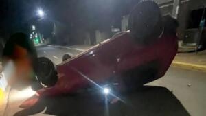 Motorista é socorrido com ferimentos leves após capotamento de Uno em Paraíso das Águas