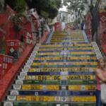 Tiroteio entre policiais e suspeitos assusta turistas próximos à Escadaria Selarón no RJ