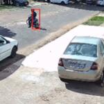 VÍDEO: Dupla rende motorista e rouba veículo carregado de mercadorias no Jardim Jacy
