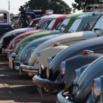 Encontro de carros antigos lota Praça do Papa de ‘relíquias’ até domingo