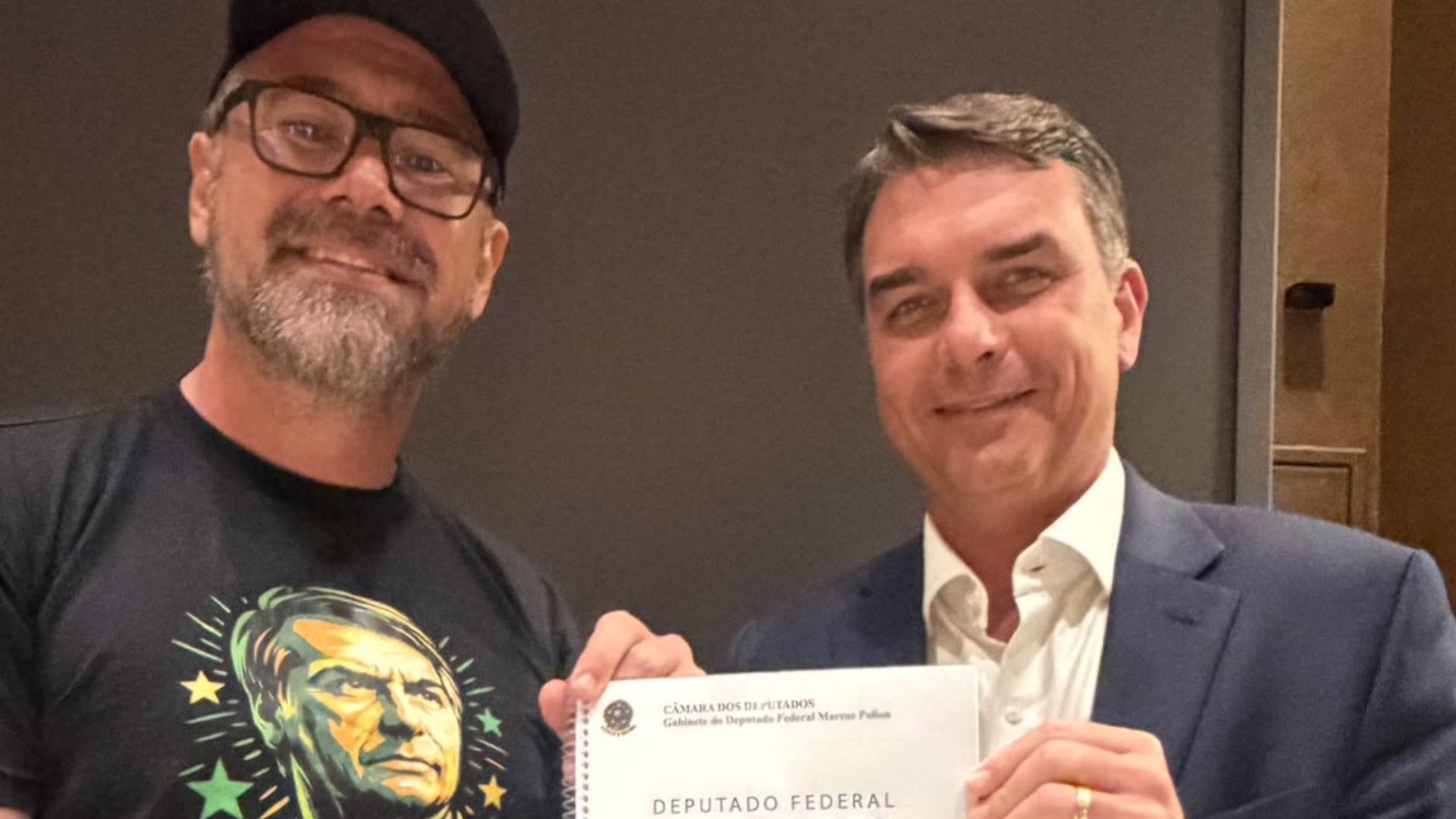 Ao lado de Flávio Bolsonaro, Pollon anuncia buscar reeleição na Câmara dos Deputados