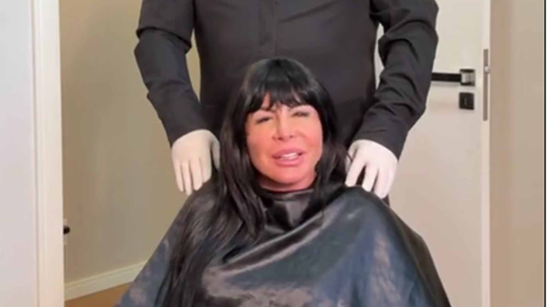 Mudou muito? Gretchen raspa a cabeça após doença agressiva; veja como ficou