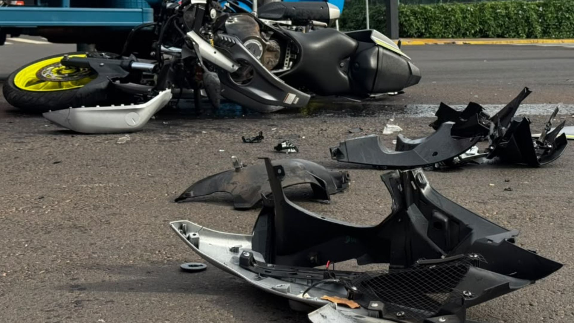 Motociclista de 22 anos fica em estado grave após acidente na Avenida Mato Grosso