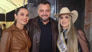 Rainha do Rodeio de Goiás vive relação a três com irmã gêmea e agricultor
