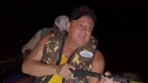 No Pantanal, Leonardo pesca de sunga e detalhe rouba cena: ‘Só vi isso…’