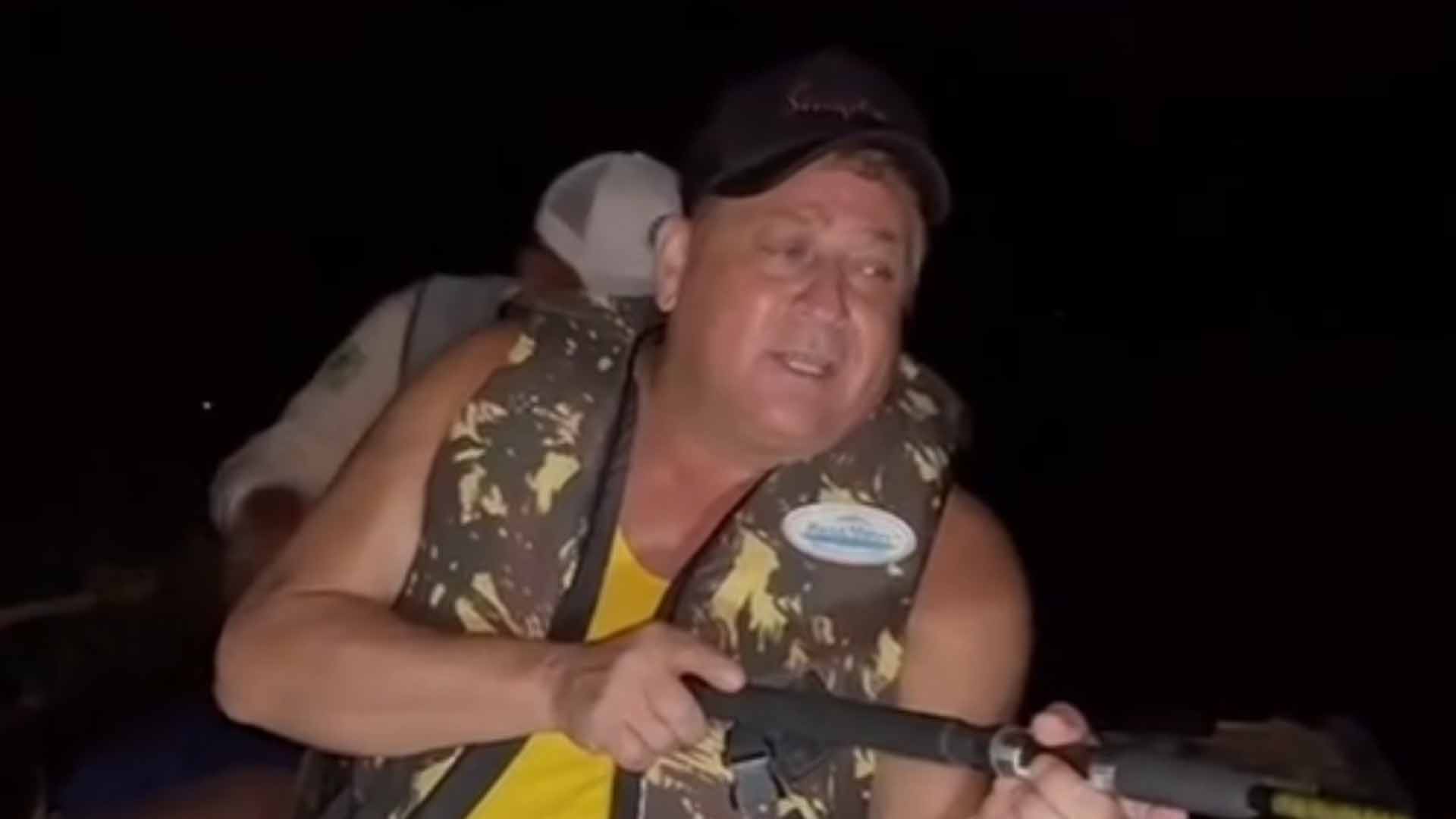 No Pantanal, Leonardo pesca de sunga e detalhe rouba cena: ‘Só vi isso…’