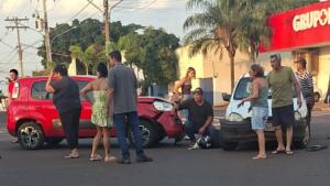 Motociclista morre ao ser atingido por carro que teria furado sinal no Nova Lima