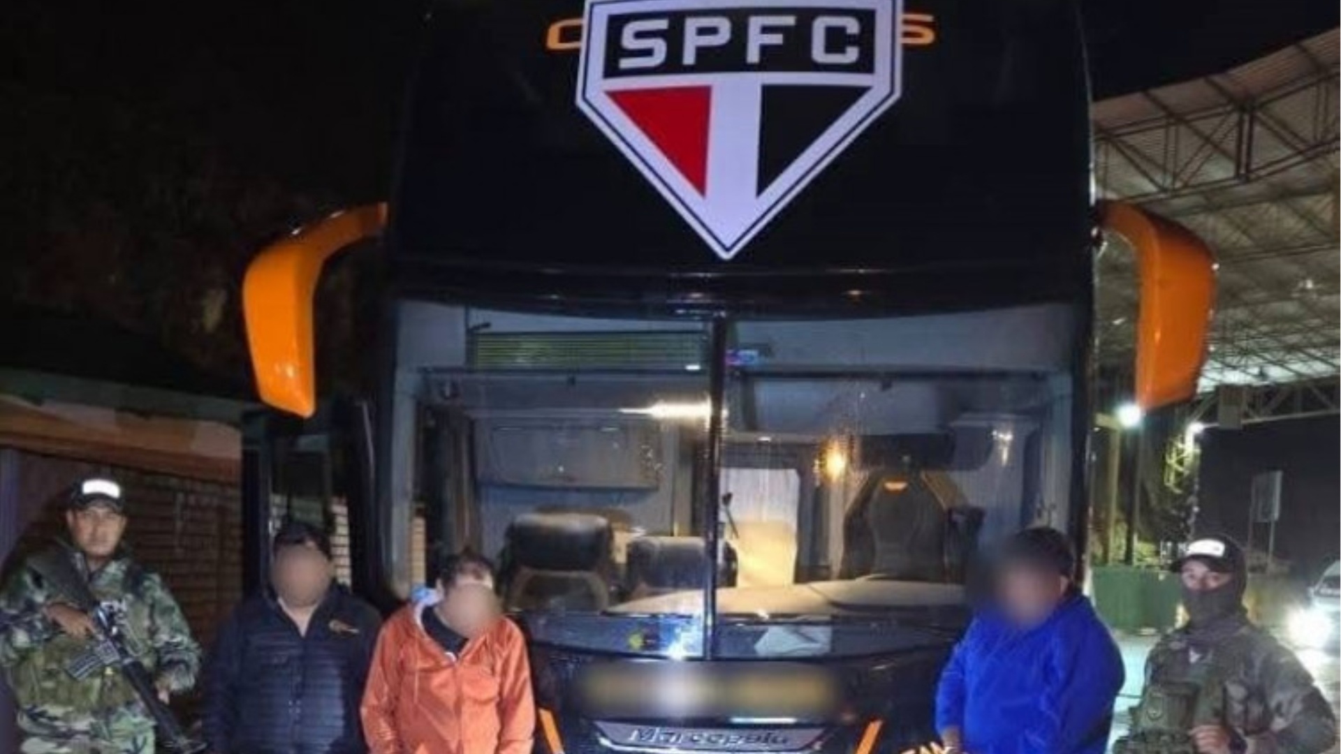 Ônibus que transportava jogadores do São Paulo é apreendido com maconha na Bolívia
