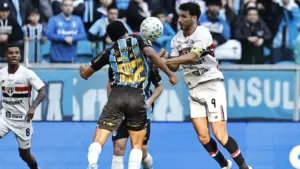 Grêmio vira no fim, vence o São Paulo por 2 a 1 e reage no Brasileirão