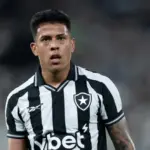 Com campo-grandense Matheus Martins em campo, Bota empata com o Flu em clássico carioca