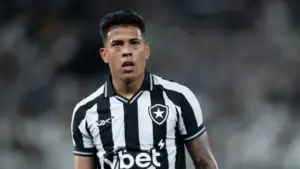 Com campo-grandense Matheus Martins em campo, Bota empata com o Flu em clássico carioca