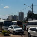 Ônibus com alunos de campeonato travam acesso a ruas no Jardim Autonomista