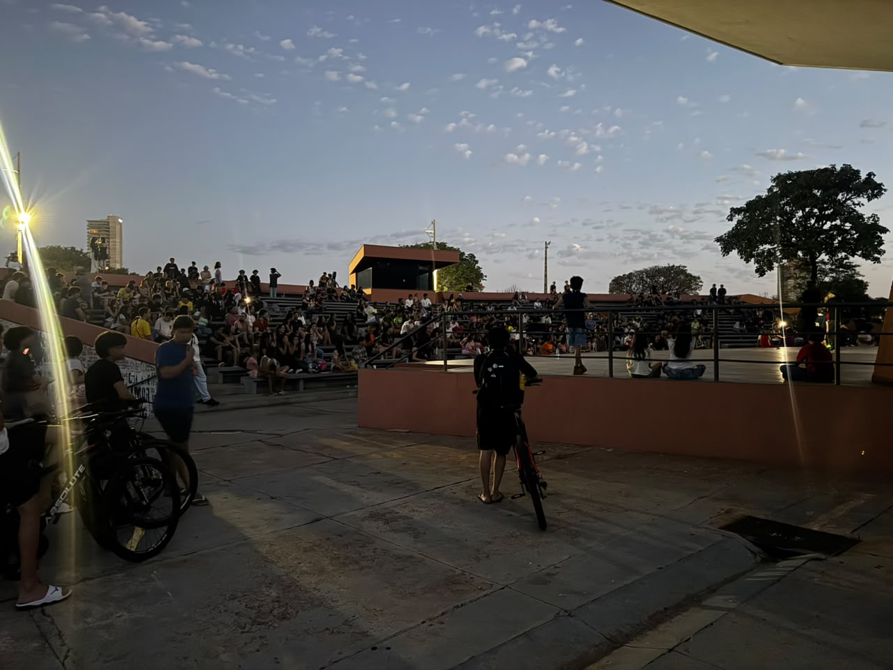 De meme da internet a evento na Capital: 1º Campeonato de Farmar Aura reúne jovens, famílias e curiosos em Campo Grande
