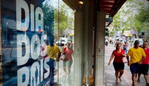 Comerciantes de Campo Grande focam em presentes mais baratos para o Dia dos Pais deste ano