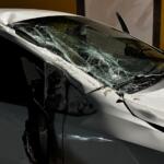 Carro capota durante colisão em cruzamento no São Francisco