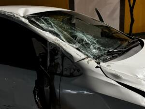 Carro capota durante colisão em cruzamento no São Francisco