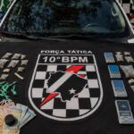 Homem corre de viatura, invade casa e acaba preso com cocaína na mochila no Jardim Monumento