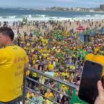 De colete à prova de balas, Flávio Bolsonaro inicia campanha no Rio de Janeiro
