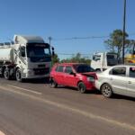 Batida entre caminhão e 5 carros causa congestionamento no Noroeste em Campo Grande