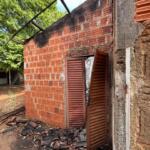 Corpo de homem é encontrado carbonizado em residência após incêndio