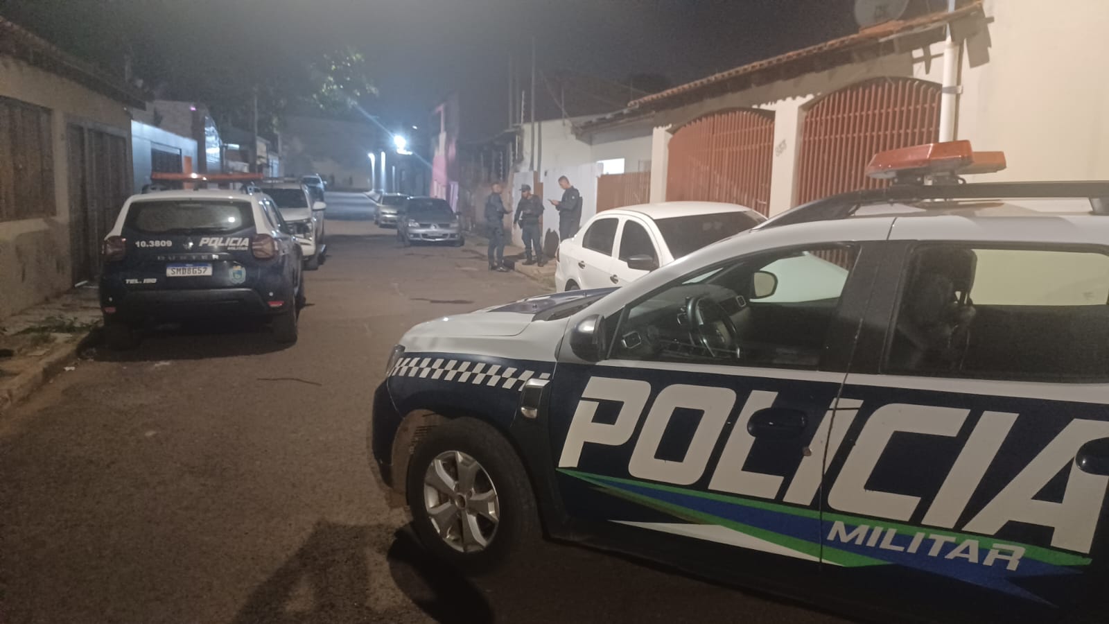 Homem foge da PM por telhados na Nhanhá e é baleado ao invadir casa e resistir à prisão