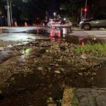 Furto de hidrômetro causa desperdício de água com ‘rio’ na 15 de Novembro