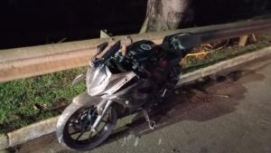 Motociclista fica ferido ao sofrer queda de Yamaha R3 na Ricardo Brandão
