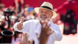 De volta à Vila Euclides, Lula lança campanha de reeleição e fala sobre combate à violência contra as mulheres