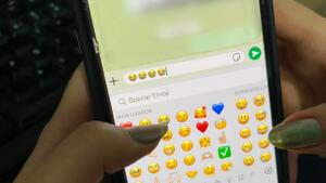 Emoji de “choro intenso” foi o mais utilizado pelos internautas em 2025; confira o ranking