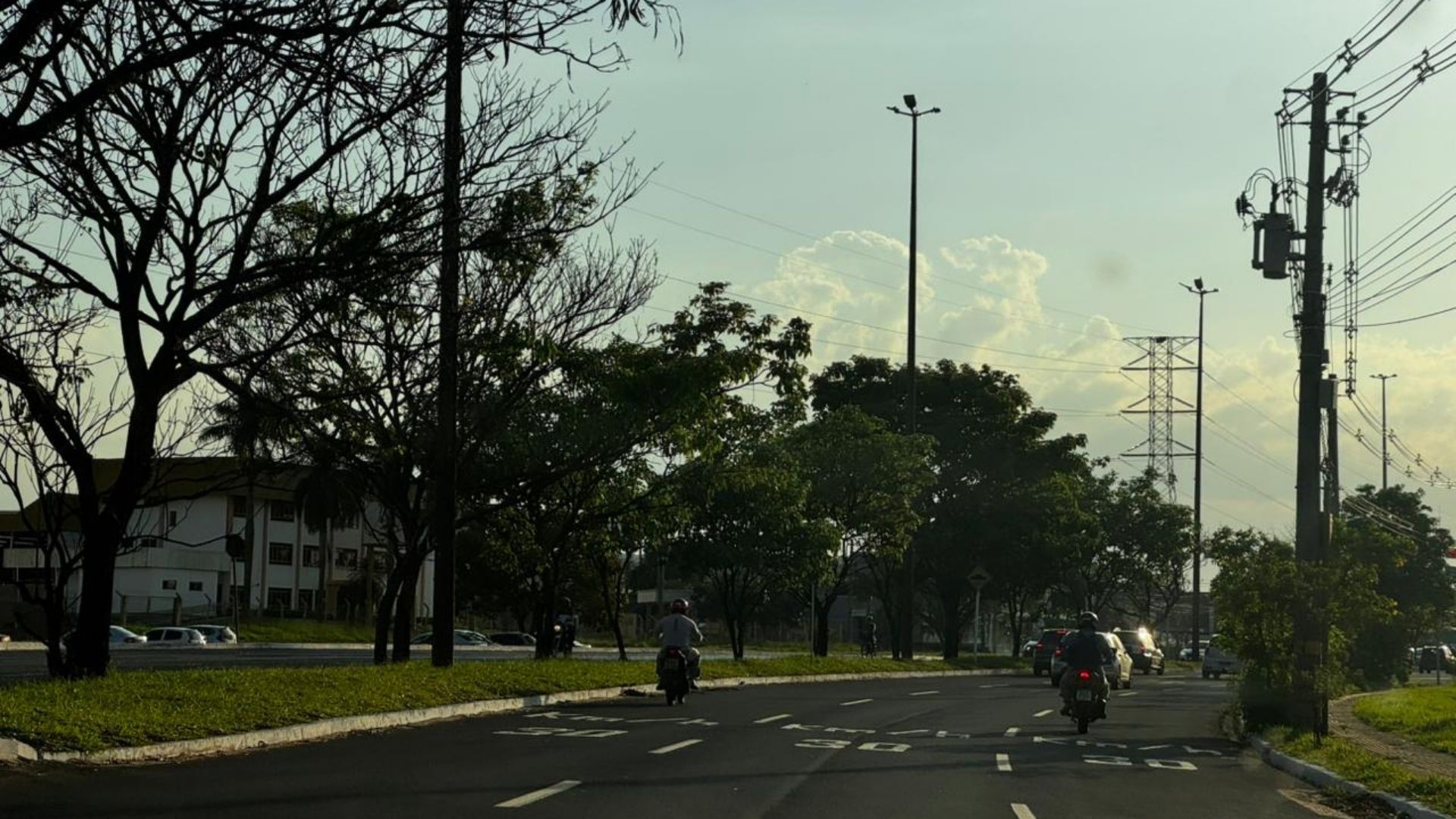 Alerta de tempestade atinge 37 cidades de MS, enquanto calor chega a 41°C neste sábado