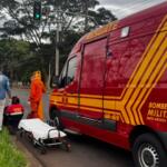 Em alta velocidade, motociclista quebra braço de professora e desmaia em acidente na Guaicurus