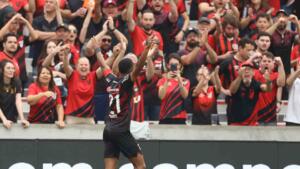 Em jogo de seis gols, Athletico-PR e Fluminense empatam por 3 a 3 na Arena da Baixada