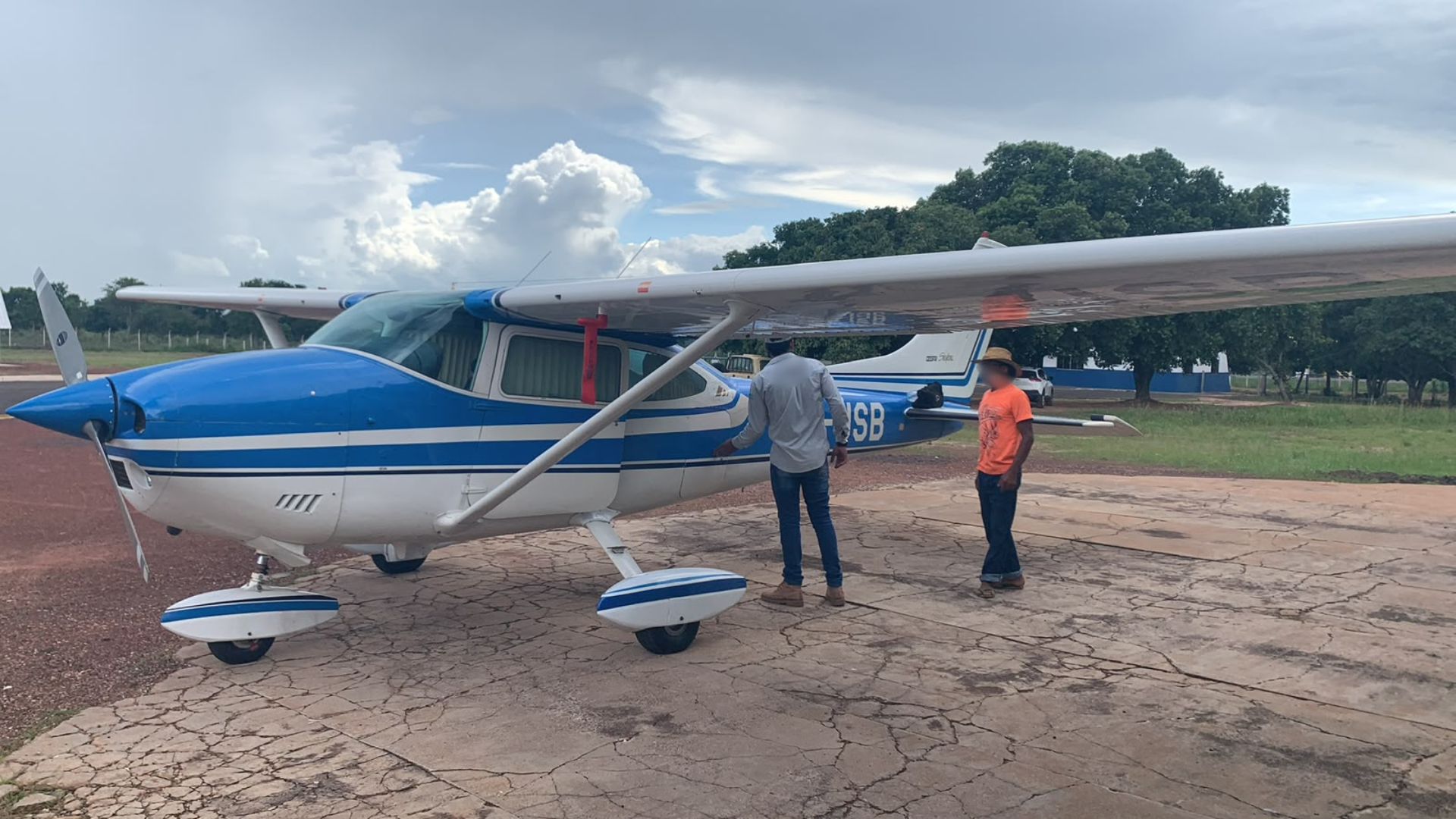 Piloto tetraplégico resgata caseiro desnutrido abandonado por meses no Pantanal de MS