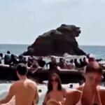 Barco com dezenas de imigrantes aparece em praia da Espanha e surpreende banhistas