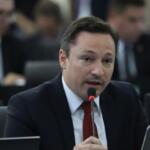 Conselheiro do CNJ entrega passaporte à PF em meio a investigação sobre desvio de R$ 308 milhões