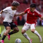 Corinthians é castigado por ousadia de Diniz, perde do Inter e se complica na Copa do Brasil