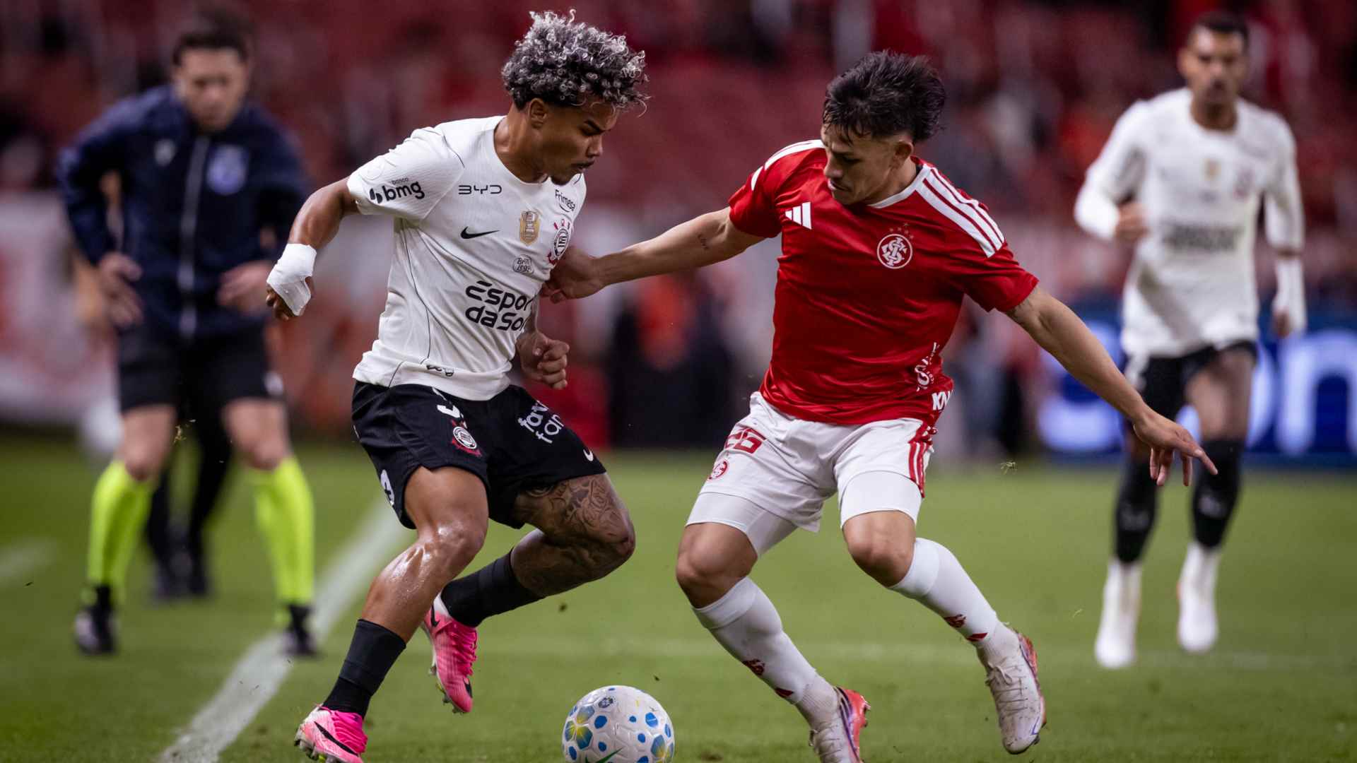 Corinthians é castigado por ousadia de Diniz, perde do Inter e se complica na Copa do Brasil